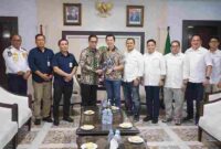 Foto bersama EVP Head of Circle Sumatera Indosat, Agus Sulistio, saat melakukan audiensi dengan Wali Kota Medan Rico Tri Putra Bayu Waas, di Kantor Wali Kota Medan, Kamis (19/6/2025).