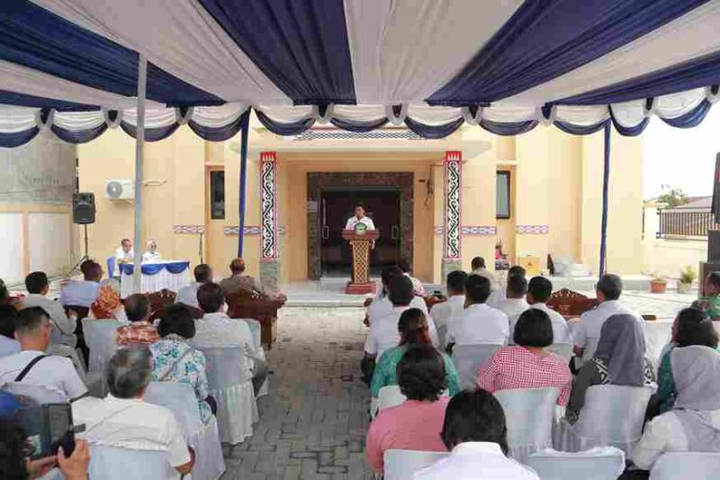 Sekretaris Daerah (Sekda) Junaedi Sitanggang SSTP., MSi., saat menyampaikan sambutan tertulis Wali Kota Pematangsiantar Wesly Silalahi SH., MKn. Rabu, (18/6)