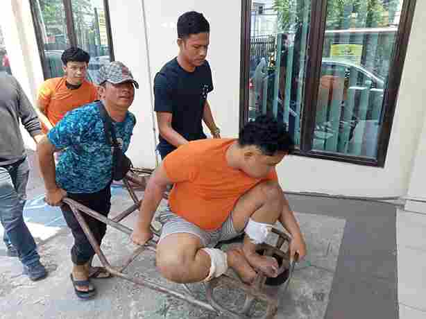salah seorang pelaku begal yang tertembak oleh tim URC Reskrim Polsek Sunggal. Kamis, (19/6)