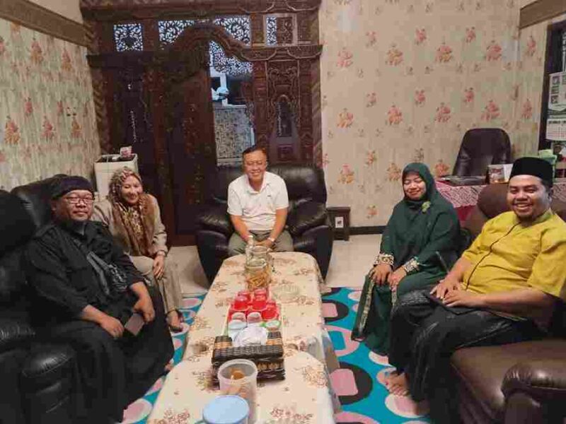  sejumlah pengurus UMKM mengadakan kunjungan silaturahmi ke rumah DPRD Ir. H. Kholiq.  Sabtu Malam, (29/6/2025)