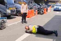 Aiptu Rudi  saat menerima hukuman disiplin di halaman polrestabes medan. Kamis, (26/6/2025)