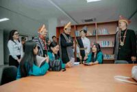 Gubernur Sumut Bobby Nasution didampingi Ketua TP PKK Sumut Kahiyang Ayu meresmikan Perpustakaan Kabupaten Pakpak Bharat, di Kompleks Panorama Indah Sindeka, Salak, Kabupaten Pakpak Bharat, Senin (28/7).  