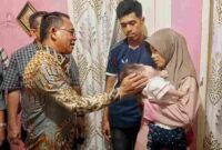 Wakil Wali Kota Medan H. Zakiyuddin Harahap langsung menjenguk warga yang mengalami sakit di jalan Pancing I, Gg. Buntu, Kel. Besar, Kec. Medan Labuhan, Sabtu (26/7/2025).