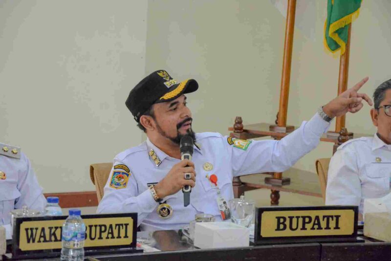 Bupati Aceh Timur Iskandar Usman Al- Farlaky, S.H,i, M.Si .