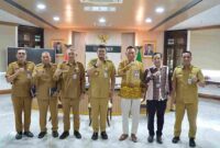 Gubernur Sumatera Utara (Sumut) Muhammad Bobby Afif Nasution menerima kunjungan Kepala Perwakilan Bank Indonesia (BI) Wilayah Sumut Rudy Brando Hutabarat di Ruang Kerjanya, Kantor Gubernur Sumut, Jalan Pangeran Diponegoro Nomor 30 Medan, Selasa (15/7).