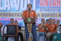  Bupati Asahan Taufik Zainal Abidin, S.Sos., M.Si, saat menyampaikan kata sambutan di pembukaan Kejuaraan Bola Voli Antar Klub se-Kabupaten Asahan 2025 di GOR Kisaran, Senin (14/07/2025).