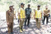Bupati Simalungun, Dr H Anton Achmad Saragih bersama Dandim 0207/Sml, Letkol Inf Slamet Faozan, Senin (7/7/2025) melakukan peninjauan kegiatan Karya Bhakti TNI 