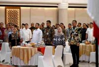 Gubernur Sumatera Utara (Sumut) M.Bobby Afif Nasution membuka acara Focus Group Discussion (FGD) Penetapan 5 Hari Sekolah di Sumut di Aula Raja Inal Siregar Kantor Gubernur Sumut, Jalan Diponegoro 30 Medan, (3/7/2025). 