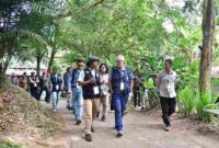 Tim asesor UNESCO Geopark Caldera Toba Prof. Jose Brilha dan Jeon Yongmun meninjau Geosite Sipinsur Kabupaten Humbahas Hutaginjang (Kabupaten Humbahas), Taman Eden 100 (Kabupaten Toba) dan Sibaganding (Simalungun) di hari pertama revalidasi Geopark Caldera Toba, Selasa (22/7). 