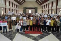 Gubernur Sumatera Utara (Sumut) Bobby Nasution menghadiri Festival Kemudahan dan Perlindungan Usaha Mikro yang dibuka oleh Menteri UMKM RI Maman Abdurahman di Perkampungan Pemuda HKBP Jetun Silangit, Desa Pohan Tonga, Kecamatan Siborongborong Kabupaten Tapanuli Utara, Jumat (25/7).