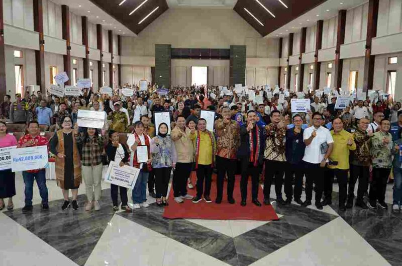 Gubernur Sumatera Utara (Sumut) Bobby Nasution menghadiri Festival Kemudahan dan Perlindungan Usaha Mikro yang dibuka oleh Menteri UMKM RI Maman Abdurahman di Perkampungan Pemuda HKBP Jetun Silangit, Desa Pohan Tonga, Kecamatan Siborongborong Kabupaten Tapanuli Utara, Jumat (25/7).