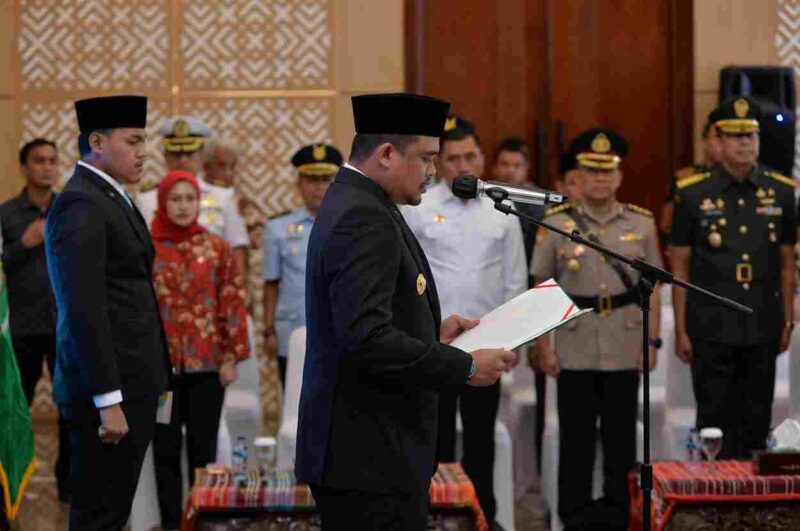 Togap Simangunsong dilantik sebagai Sekdaprov Sumut di Gedung Serbaguna VIP Bandara Internasional Kualanamu, Jumat (11/7). 