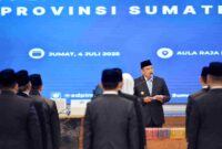 Gubernur Sumatera Utara (Sumut) Bobby Nasution melantik dan melakukan pengambilan Sumpah Janji Jabatan sebanyak 60  orang pejabat administrator dan pengawas pada lingkungan Pemerintah Provinsi Sumut di Aula Raja Inal Siregar, Kantor Gubernur Sumut Jalan Diponegoro Kota Medan, Jumat (4/7).