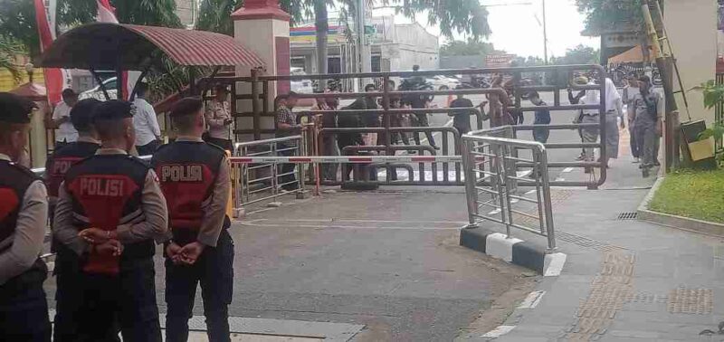 Aksi IPEMA Labuhan batu di Polda Sumatera Utara. Senin, (21/7)
