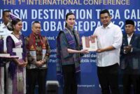 Gubernur Sumatera Utara (Sumut) Bobby Nasution dan Menteri Pariwisata Republik Indonesia (Menpar RI) Widiyanti Putri Wardhana saat di acara The 1st International Conference On Geoturism Destination Toba Caldera UNESCO Global Geopark 2025 di Khas Parapat Hotel, Simalungun, Selasa (8/7/2025).