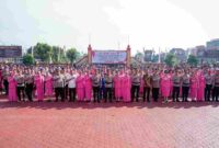 Foto bersama usai Kapolda Sumatera Utara, Irjen Pol. Whisnu Hermawan Februanto, S.I.K., M.H., memimpin langsung upacara kenaikan pangkat Perwira, Bintara, Tamtama periode 1 Juli 2025 serta PNS Polri periode 1 Februari, 1 April, dan 1 Juni 2025 di Lapangan KS Tubun Mapolda Sumut, Rabu (2/7/2025).