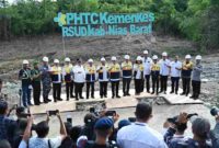 Wakil Gubernur Sumatera Utara (Sumut) Surya bersama Menteri Kesehatan RI Budi Gunadi Sadikin melaksanakan peletakan batu pertama peningkatan kelas Rumah Sakit Umum Daerah (RSUD) Pratama Nias Barat dari Tipe D ke Tipe C, Jumat (11/7), di Jalan Budi Utomo, Desa Onolimbu, Kecamatan Lahomi, Kabupaten Nias Barat.