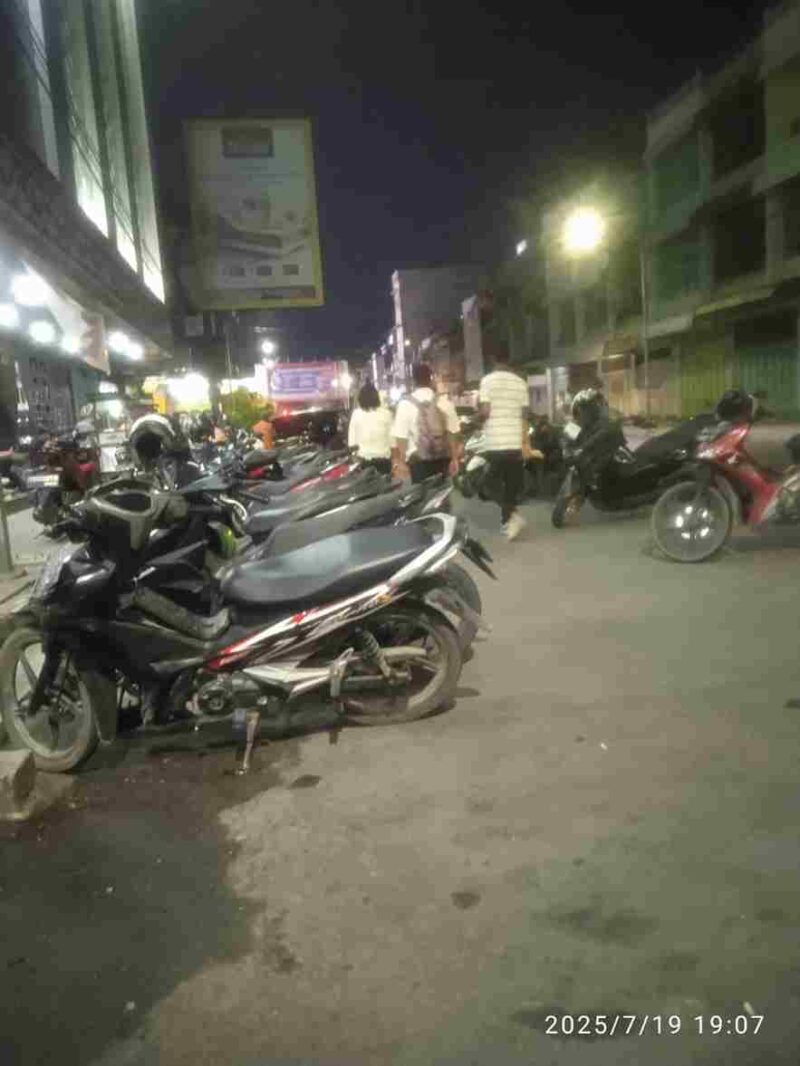 Suasana parkir diseputaran RS Vita Insani, Jl. Merdeka Kota Pematangsiantar