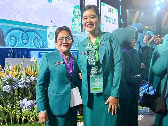 Ketua TP PKK Kota Pematangsiantar Ny Liswati Wesly Silalahi  bersama Ketua PKK Provinsi Sumatera Utara Kahiyang Ayu
