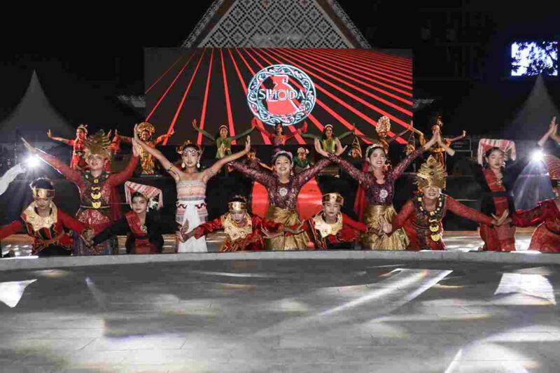 Event Siantar Culture Show, implementasi kolaborasi antara pertunjukan seni budaya dan teknologi digital dengan melibatkan seniman, musisi, sanggar seni budaya, serta komunitas anak muda kreatif
