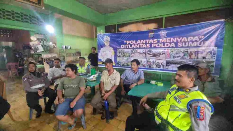 Operasi Kepolisian Kewilayahan “PATUH TOBA 2025” gencar melakukan sosialisasi dan edukasi kepada para pengemudi, mandor, serta pengusaha transportasi. Kegiatan ini berlangsung pada hari Minggu pagi (20/7/2025)  di Loket PT. NPM, Loket PT. Mario, hingga ke Terminal Amplas, Medan.