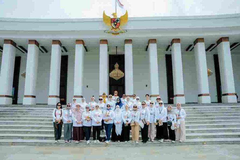 Ketua Dewan Kerajinan Daerah (Dekranasda) Kahiyang Ayu bersama seluruh Ketua Dekransda se-Indonesia mengunjungi Ibu Kota Nusantara (IKN), Kamis (10/7/2025).