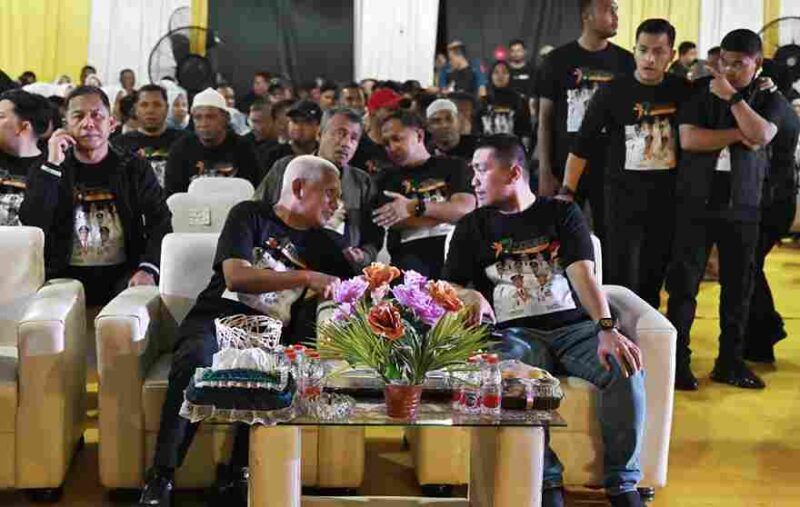 Wakil Gubernur Sumatera Utara (Sumut) Surya menghadiri Hari Ulang Tahun (HUT) ke-17 Kabupaten Labuhanbatu Utara (Labura) di Alun - Alun Aek Kanopan, Jalan Jenderal Sudirman, Kabupaten Labura, Senin (21/7/2025).