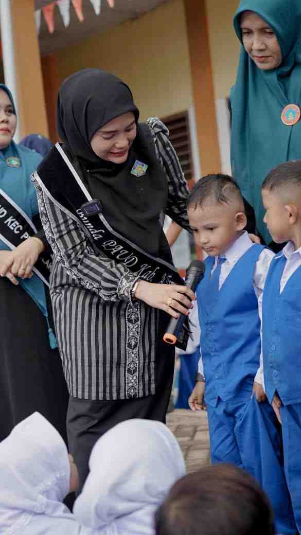  Ny. Lismawani Iskandar Al-Farlaky, S. Pd., M. Ag. mengunjungi RA. Raudhatul Khaira dan Taman Kanak-kanak Negeri (TKN) Pembina Kecamatan Peureulak, Aceh Timur, Senin (14/07/2025)