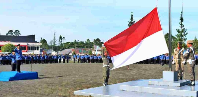 upacara Hari Kesadaran Nasional (HKN), berlangsung di halaman kantor Bupati Simalungun, Pamatang Raya, Sumut, Kamis (17/7/2025).