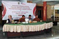 kegiatan Focus Group Discussion (FGD) bertema “Pemberdayaan Usaha Mikro dan Fasilitasi Legalitas Usaha Mikro” pada Selasa 15 juli 2025, bertempat di Balai Desa Bantur, Kecamatan Bantur.  (Foto : Atapkota-Arfpin Sestro)
