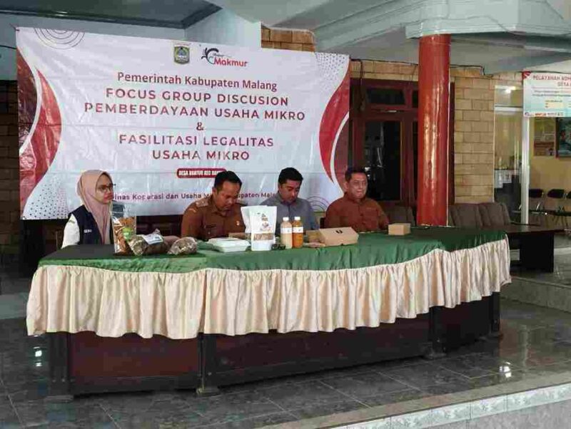 kegiatan Focus Group Discussion (FGD) bertema “Pemberdayaan Usaha Mikro dan Fasilitasi Legalitas Usaha Mikro” pada Selasa 15 juli 2025, bertempat di Balai Desa Bantur, Kecamatan Bantur.  (Foto : Atapkota-Arfpin Sestro)