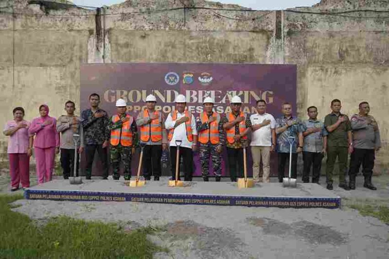 Bupati Asahan H. Taufik Zainal Abidin Siregar, S.Sos., M.Si., bersama Wakapolres Asahan Kompol Selamet Riyadi, S.H., M.H., Wakil Bupati Asahan Rianto, S.H., M.AP., Kajari Asahan Basril G, S.H., M.H., serta unsur Forum Koordinasi Pimpinan Daerah (Forkopimda) Kabupaten Asahan melakukan  prosesi simbolis peletakan batu pertama (groundbreaking) pembangunan dapur SPPG kedua di lingkungan Polsek Kisaran Kota.  Jumat, 11 Juli 2025.