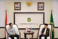 Wali Kota Medan, Rico Tri Putra Bayu Waas, saat menerima audiensi Ketua Dewan Masjid Indonesia (DMI) Medan Syafrizal Harahap beserta jajaran pengurus, di Ruang Khusus Wali Kota, Jumat (11/7/2025).