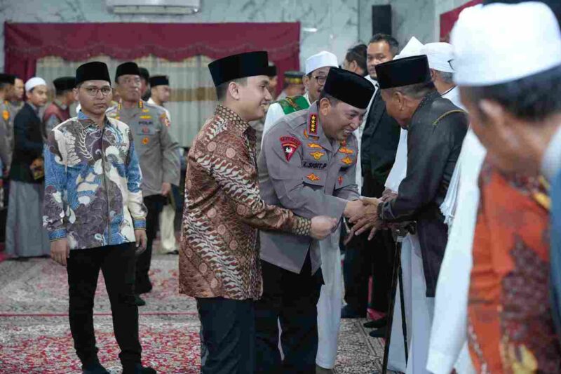 Selepas rangkaian agenda groundbreaking Satuan Pelayanan Pemenuhan Gizi (SPPG) di jajaran Polda Sumut, Kapolri melanjutkan kegiatan dengan bersilaturahmi ke Pondok Pesantren Al-Kautsar yang berlokasi di Jalan Pelajar, Medan Kota, pada Jumat malam pukul 20.00 WIB.
