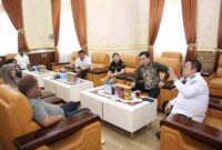 Wali Kota Wesly Silalahi SH MKn menerima audiensi dari Komisi Pemilihan Umum (KPU) Kota Pematangsiantar, berlangsung di kantor wali.m kota, Jalan Merdeka, Rabu (16/07/2025)