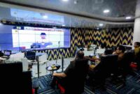 Wali Kota Medan, Rico Tri Putra Bayu Waas, mengikuti acara tersebut secara virtual dari Command Center Kantor Wali Kota Medan. Hadir pula Wakil Wali Kota H. Zakiyuddin Harahap, Ketua DPRD Medan Wong Chun Sen, perwakilan Kajari Medan, dan pimpinan perangkat daerah Pemko Medan.. pada Senin (21/7/2025)