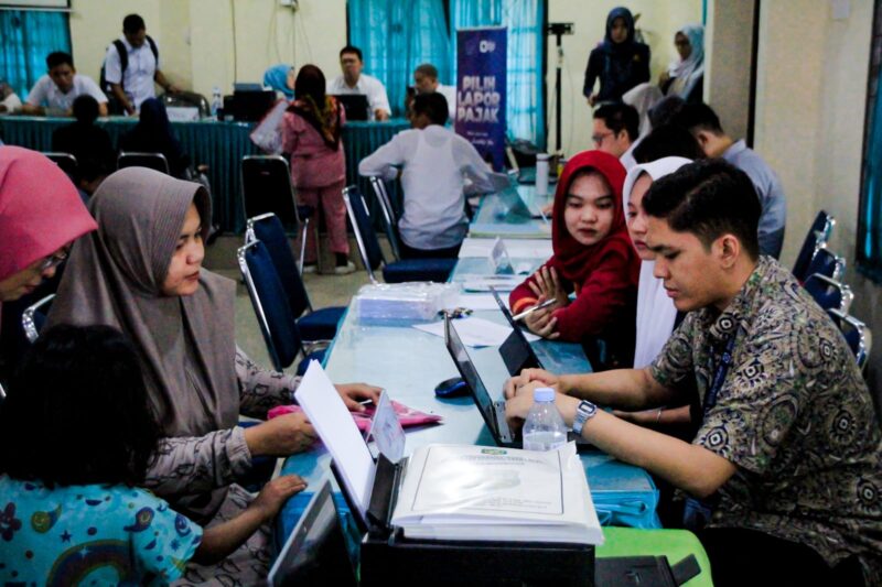 MPP Roadshow yang digelar Pemko Medan melalui Dinas Penanaman Modal Pelayanan Terpadu Satu Pintu (DPMPTSP) berada di Kecamatan Medan Deli, Rabu (23/7/25).