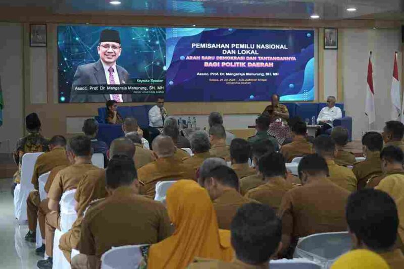 Bupati Asahan, Taufik Zainal Abidin, S.Sos., M. Si mengikuti diskusi panel pemisahan pemilu nasional dan lokal di Kabupaten Asahan yang diselenggarakan oleh Demokrasi Sumber Daya Insani (Demokrasi) Kabupaten Asahan berlangsung di Aula Zulfirman Universitas Asahan dengan mengusung tema 