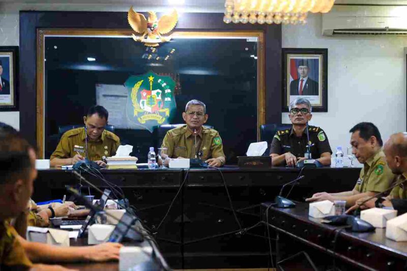 rapat Koordinasi persiapan pembentukan BNN Kota Medan yang dipimpin Wali Kota Medan Rico Tri Putra Bayu Waas diwakili Sekda Wiriya Alrahman di ruang rapat II, Kantor Wali Kota Medan, Senin (14/7/25).