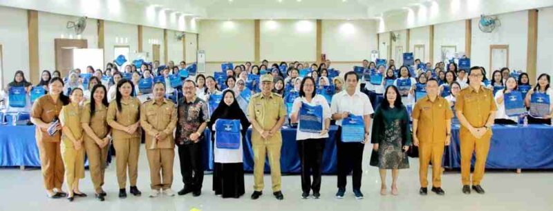 Bupati Simalungun, Dr H Anton Achmad Saragih  ketika berfoto bersama para peserta. berlangsung di Simalungun Hotel, Pematang Raya, Sumut, Selasa (22/7/2025).