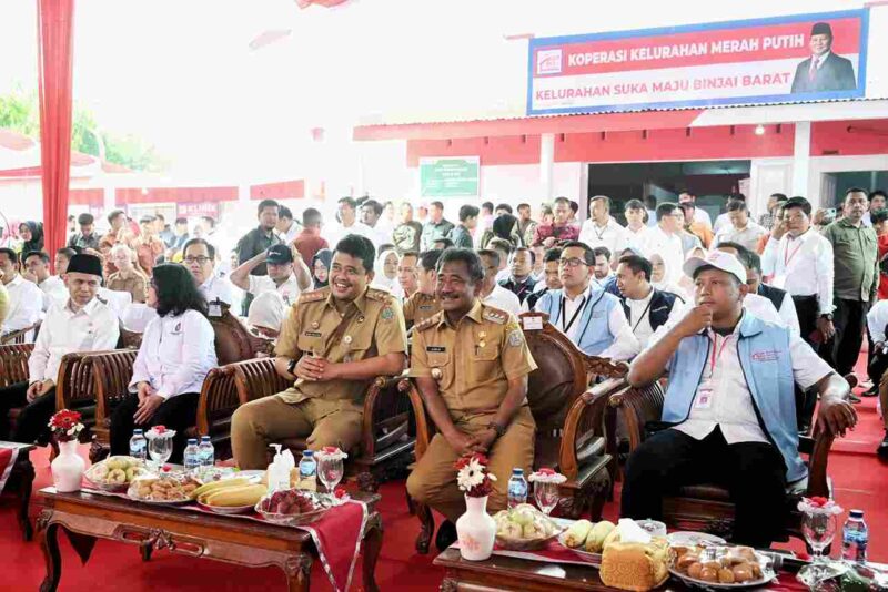Gubernur Sumut Bobby Nasution mengikuti secara virtual Peluncuran 80.000 Kelembagaan Koperasi Merah Putih se Indonesia oleh Presiden Republik Indonesia Prabowo Subianto di Kelurahan  Suka Maju, Kecamatan Binjai Barat, Kota Binjai, Senin (21/7/2025). (Foto : Dinas Komunikasi dan Informatika Provinsi Sumut / Imam Syahputra). 
