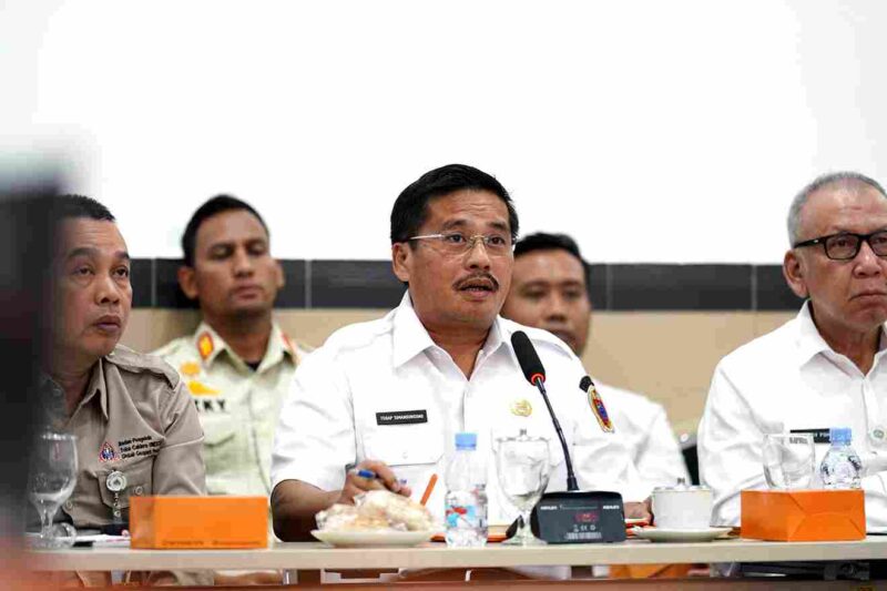 Sekretaris Daerah Provinsi (Sekdaprov) Sumatera Utara (Sumut) Togap Simangunsong pada rapat persiapan revalidasi di Kantor Bappelitbang Sumut, Jalan Pangeran Diponegoro, Medan, Rabu (16/7/2025). 