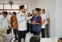 Wali Kota Medan Rico Tri Putra Bayu Waas kepada para siswa yang tengah menempuh pendidikan di Sekolah Rakyat Kota Medan yang berlokasi di Balai Sentra Bahagia Kementerian Sosial, jalan Wiliam Iskandar, Rabu (16/7/2025).