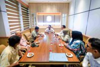 Wakil Wali Kota Medan H. Zakiyuddin Harahap ketika menerima audiensi Panitia Reuni Akbar Ika Fakultas Ekonomi UMA di Balai Kota, Rabu (9/7/25).