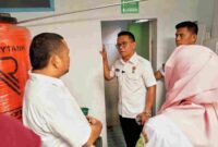 Zakiyuddin saat meninjau Pustu Sidorame Timur yang berada di jalan Perkutut, Kec. Medan Perjuangan, Rabu (23/7/2025). 