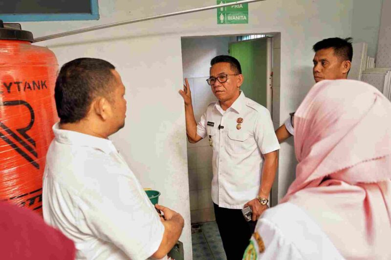 Zakiyuddin saat meninjau Pustu Sidorame Timur yang berada di jalan Perkutut, Kec. Medan Perjuangan, Rabu (23/7/2025). 