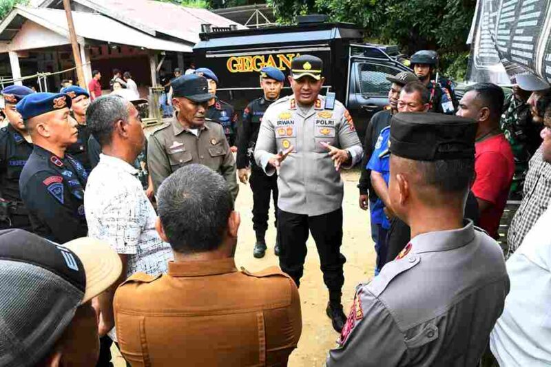 Kapolres Aceh Timur, Polda Aceh AKBP Irwan Kurniadi, S.I.K. mengimbau warga Desa Panton Rayeuk T, Kecamatan Banda Alam, tetap tenang dan tidak panik seiring munculnya bau misterius di desa tersebut. 