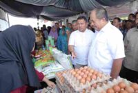 Bupati Asahan Taufik Zainal Abidin Siregar, S.Sos., M.Si., bersama Forkopimda Kabupaten Asahan saat meninjau Pasar Murah. Sabtu, (30/8)