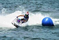 Para rider memacu kecepatan jetskinya pada Aquabike Jetski World Championship 2025 yang diselenggarakan di Balige, Kabupaten Toba, Minggu (17/8/2025). Kejuaraan ini diikut Pebalap dari berbagai negara dan berbagai kategori.