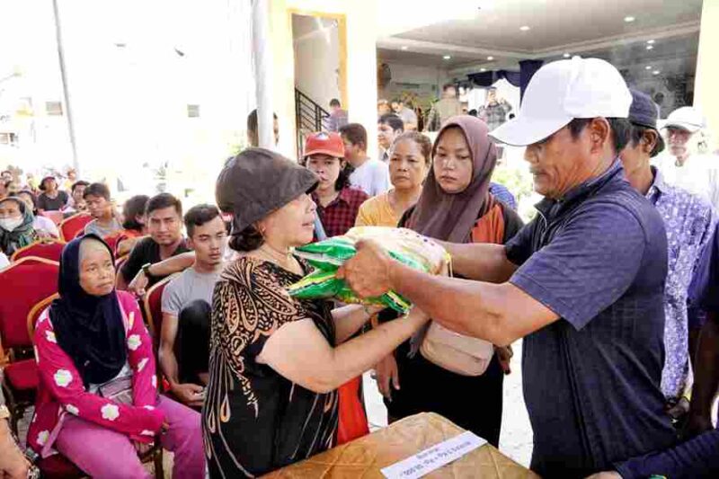 Pemko Medan telah melakukan Gerakan Pangan Murah (GPM) untuk membantu masyarakat memenuhi kebutuhan bahan pangan beras sekaligus menekan harga beras di pasaran. GPM ini dilakukan di 21 Kecamatan di Kota Medan, dengan fokus di Kecamatan Medan Tuntungan.